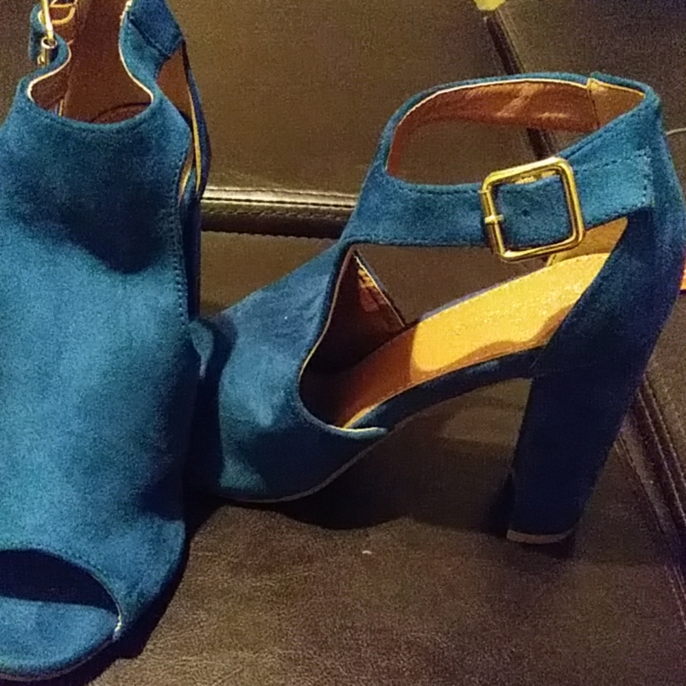 Shoes - Picture 2 of 5